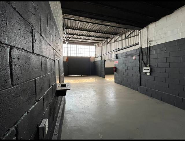 200M² WORKSHOP TO LET IN VULCANIA